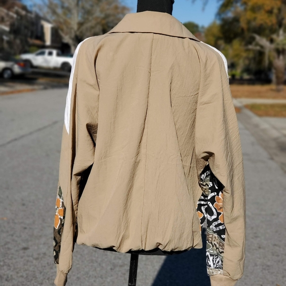 4/$20 - Vintage Style Deep V Neck Flower Jacket - Picture 3 of 3